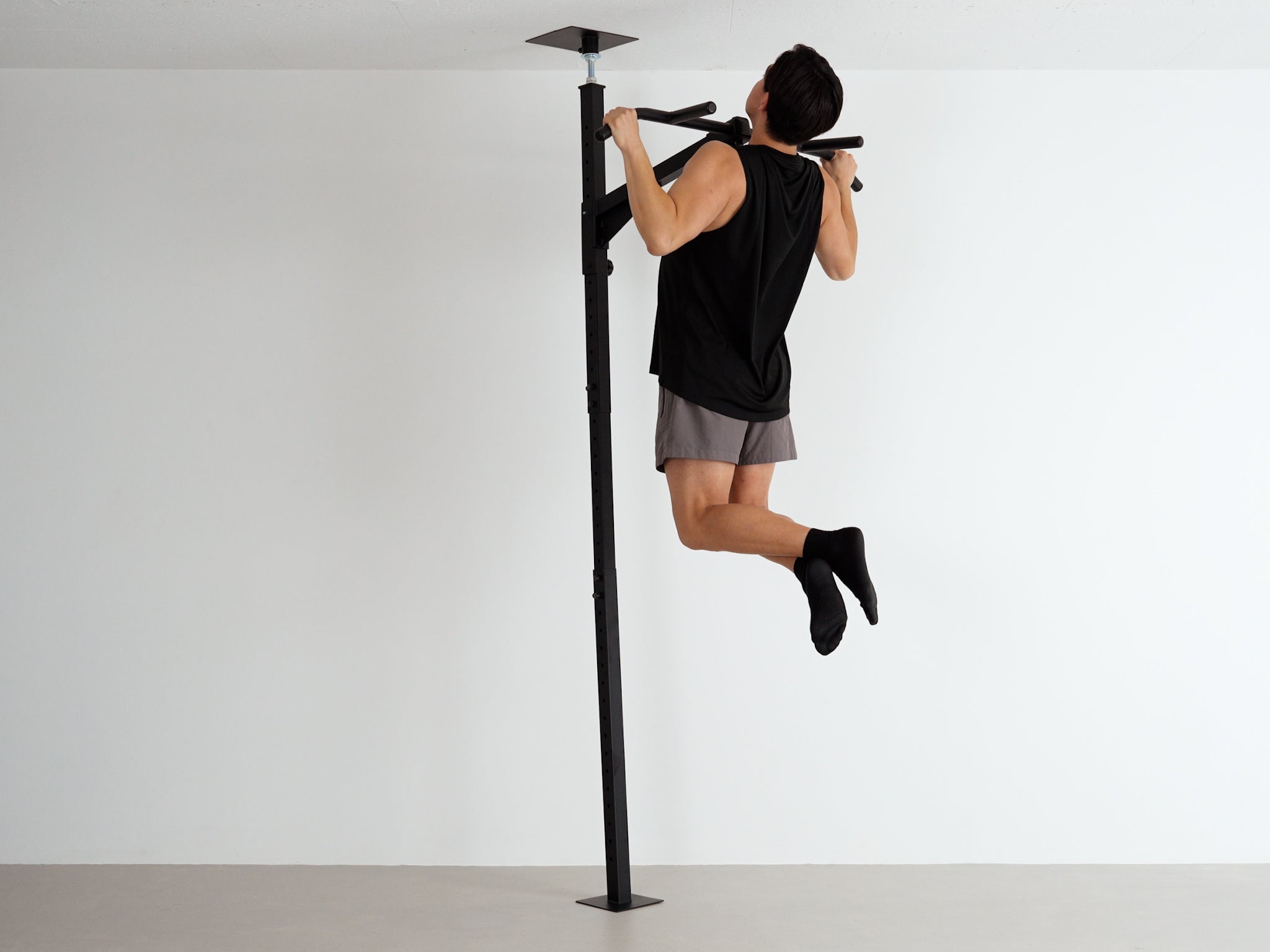 KENSUI Kaku Model 1: A Minimalist Ceiling-Mounted Pull-Up Bar for Modern Home Gyms