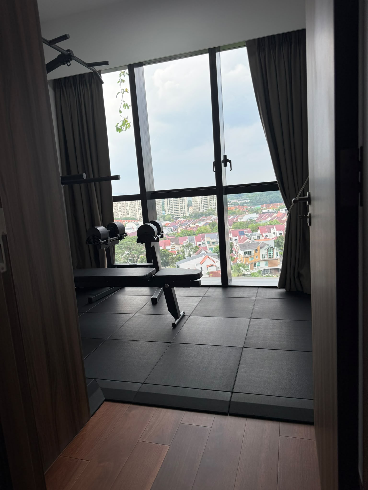 Inside a Modern Home Gym: How We Built a Complete Workout Space Without the Clutter